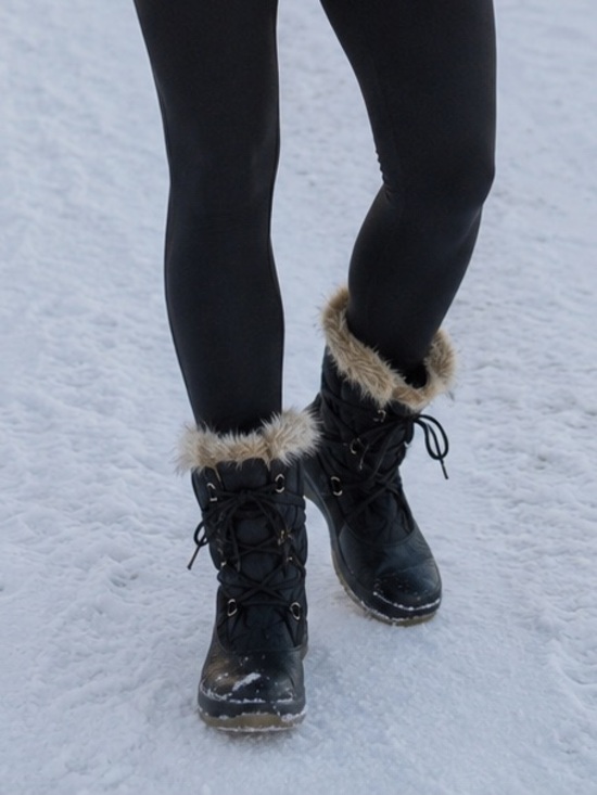 Lands' End Shoes - Women's Lands End Black Faux Fur Trim Lace Up Winter Boots Sz 7B Rubber Sole